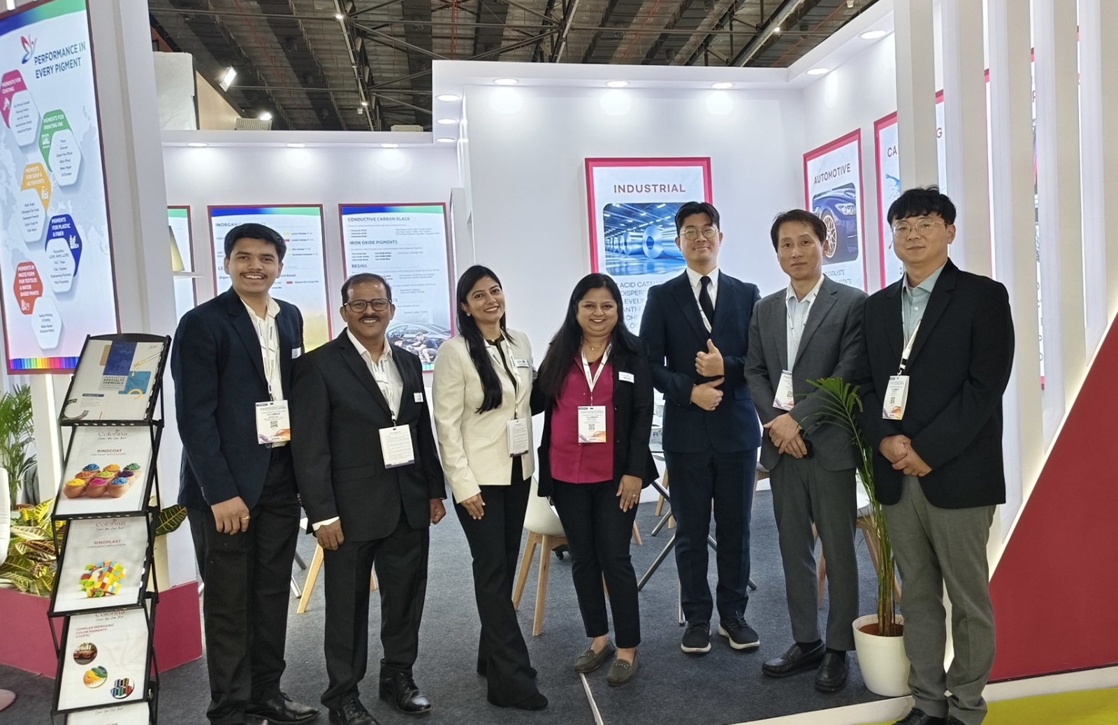 Colorina industry exhibition group photo.